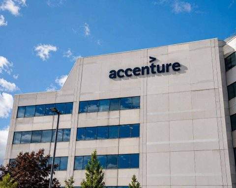 Accenture Stock Eyes Key Week After 4.7% Drop