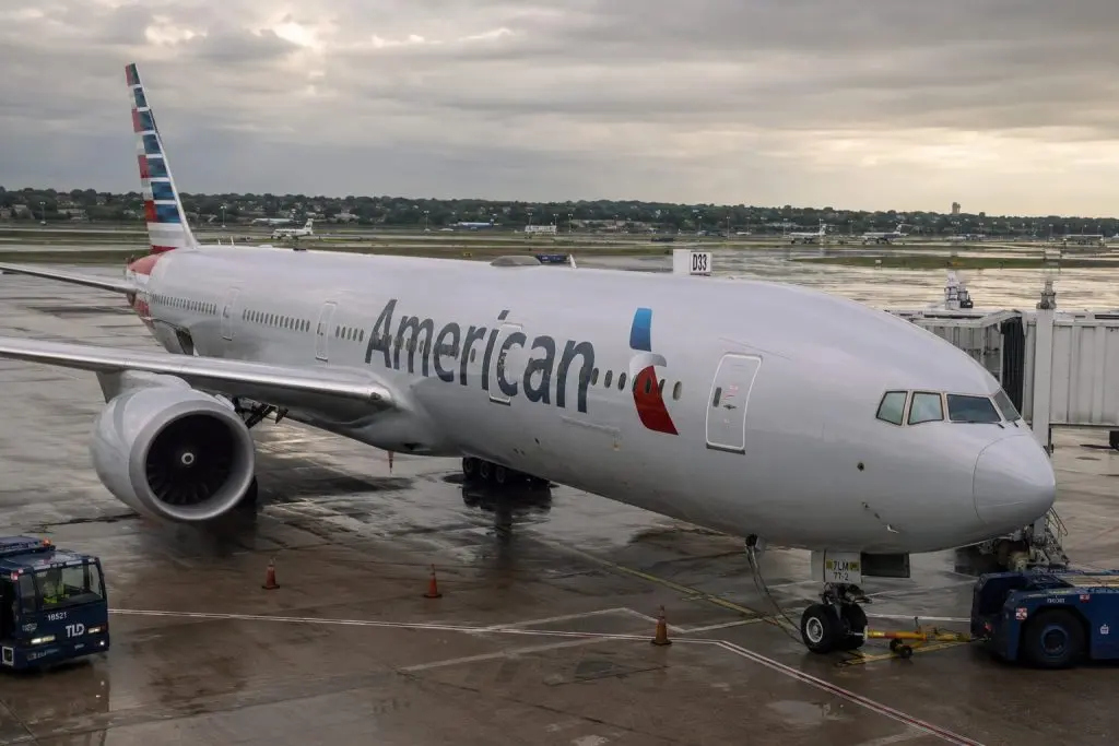 American Airlines Faces Monday Moves on Fuel and Dow Exit