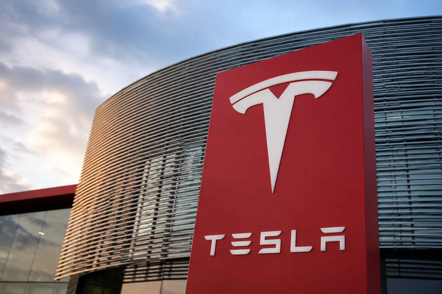 Tesla Stock Under Pressure After JPMorgan Call and 6.6% Fall