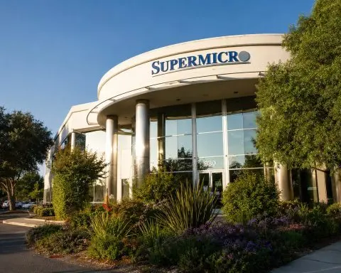 Super Micro Stock Just Got Hit Hard — Monday’s AI Trade Test Is Next