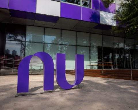 Nu Plans $1 Billion Buyback After Tough Week, Eyes Monday Action