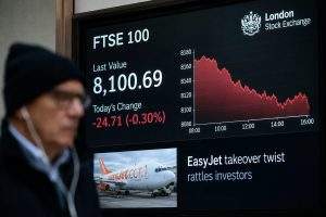 FTSE Slips as EasyJet Takeover Twist Fails to Mask Oil-Shock Fears