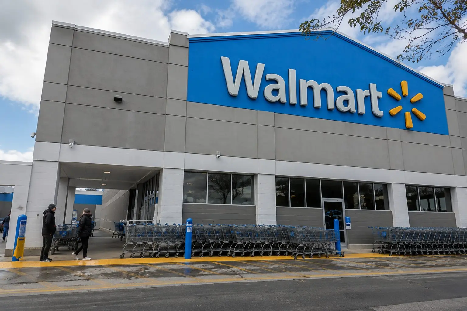Walmart Stock Just Beat a Market Rout — Now Gas Prices, AI and Amazon Could Decide What Comes Next