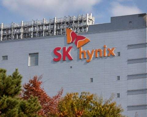SK Hynix Slips Even After Nvidia Deal as Korean AI Shares Slide