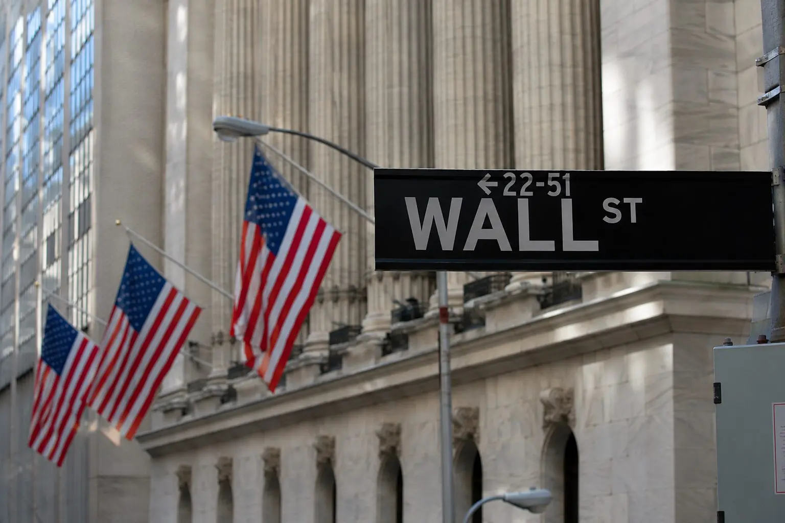 Dow Futures Edge Lower as Nasdaq Recovers; AI Selloff Gets a Test Today