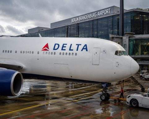 Delta Back in Hong Kong, but United in Focus