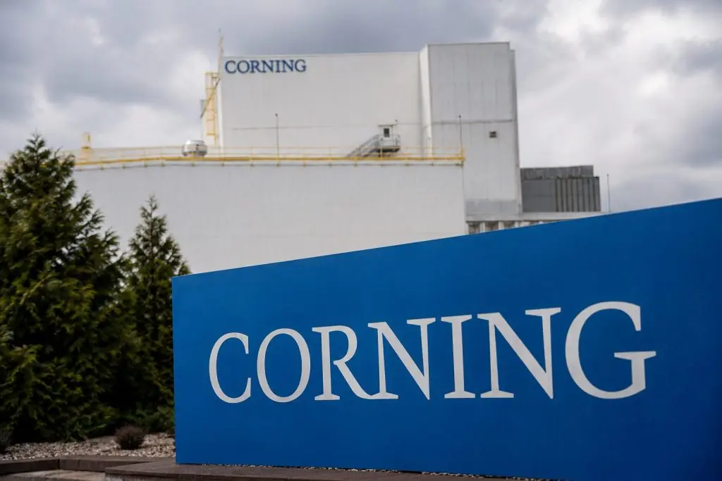 Corning Wins Amazon AI Fiber Deal; GLW Faces Next Hurdle