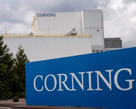 Corning Wins Amazon AI Fiber Deal; GLW Faces Next Hurdle