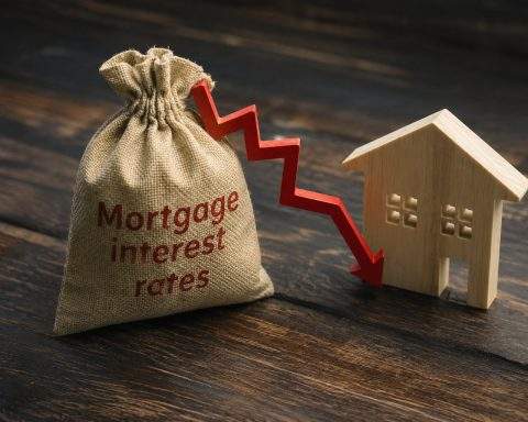 Mortgage Rates Fall but Buyers Still Face Pressure