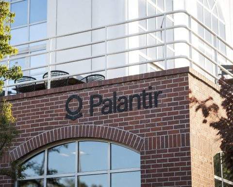 Palantir’s $200 Target Meets Doubts on AI Growth