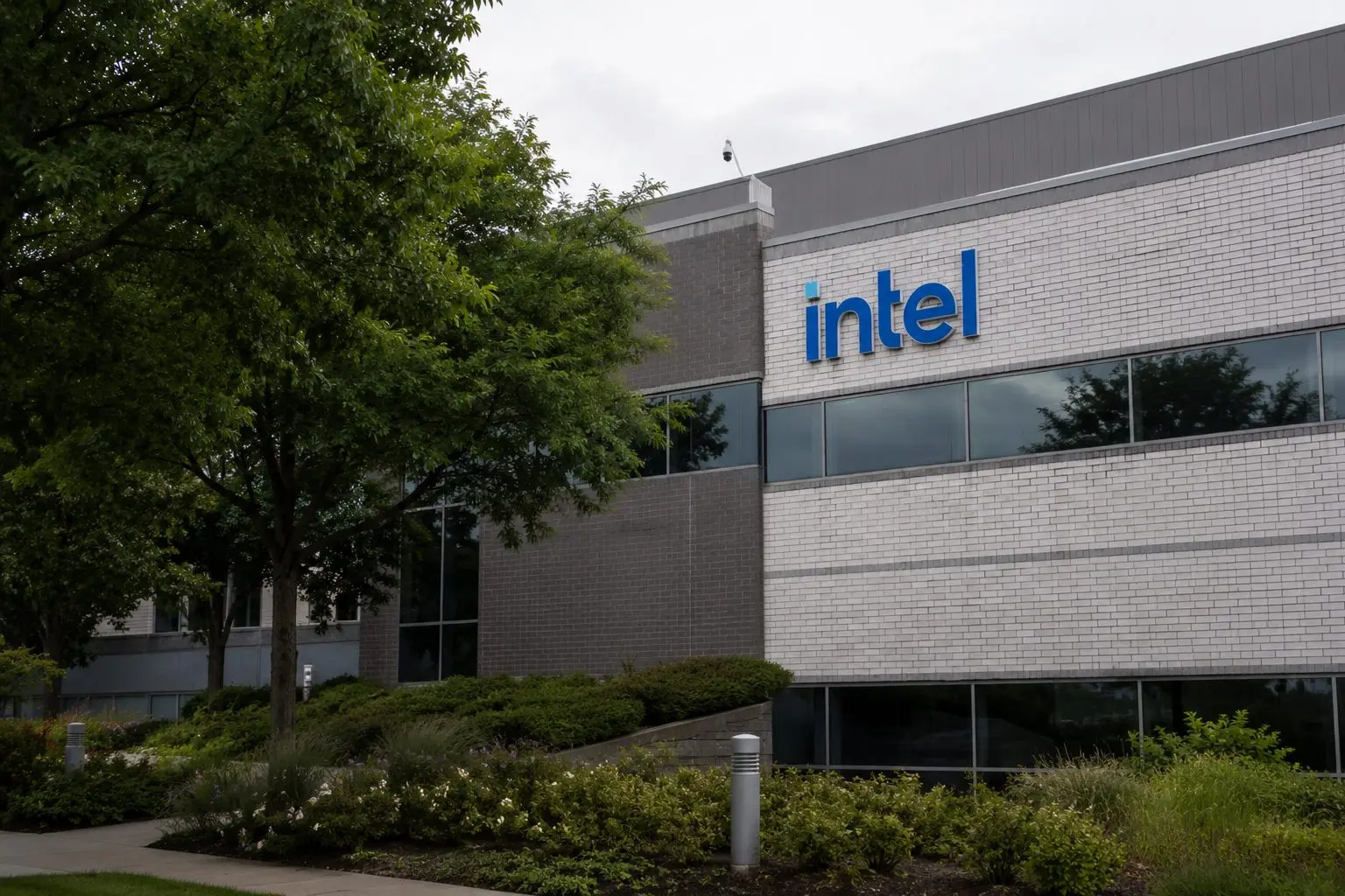 Intel Jumps After Google AI Chip Story, Bigger Test Ahead