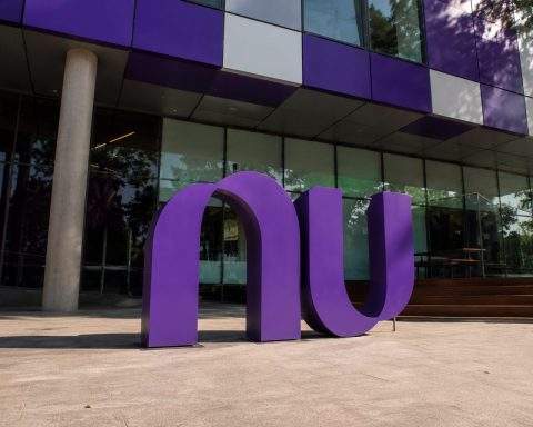 Nu Holdings Stock Moves in Early Trading as Buyback Lifts Shares, Credit-Cost Concerns Remain