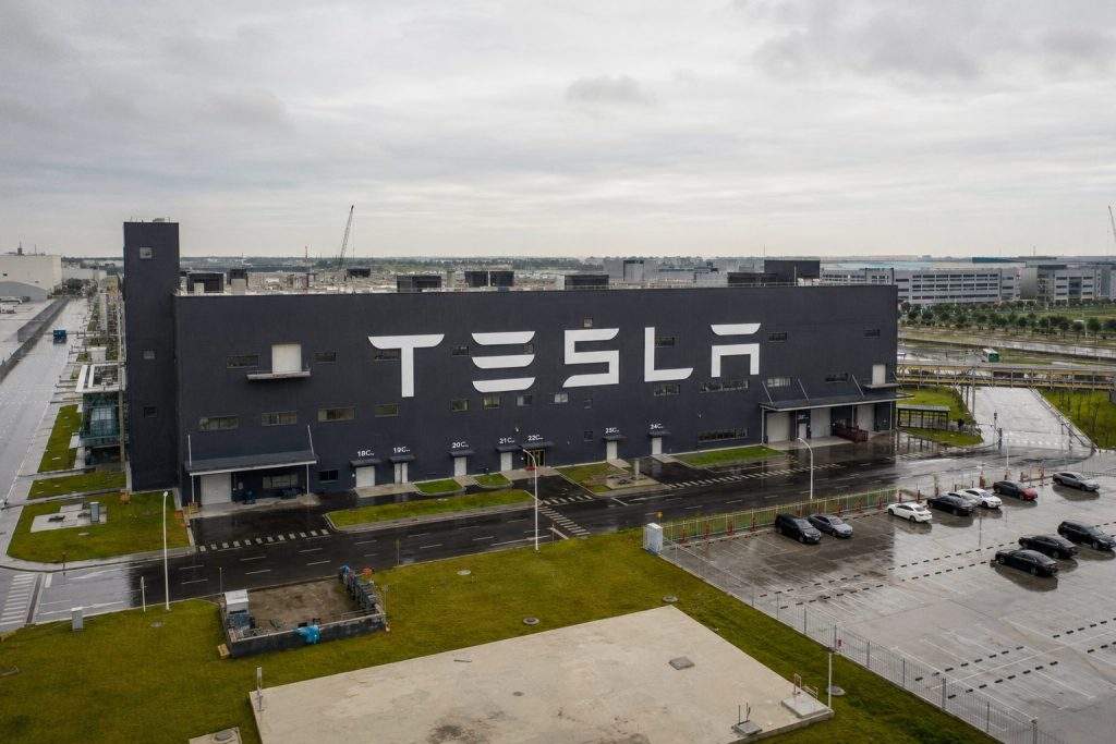 Tesla’s China Deal Buys Time. Robotaxi Bets Still in Focus