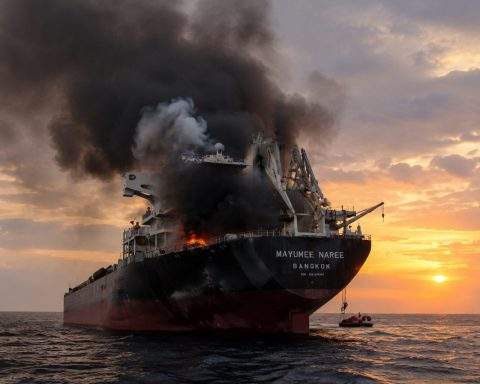 Oil pushes toward $100 with Iran talks failing, Hormuz risk back