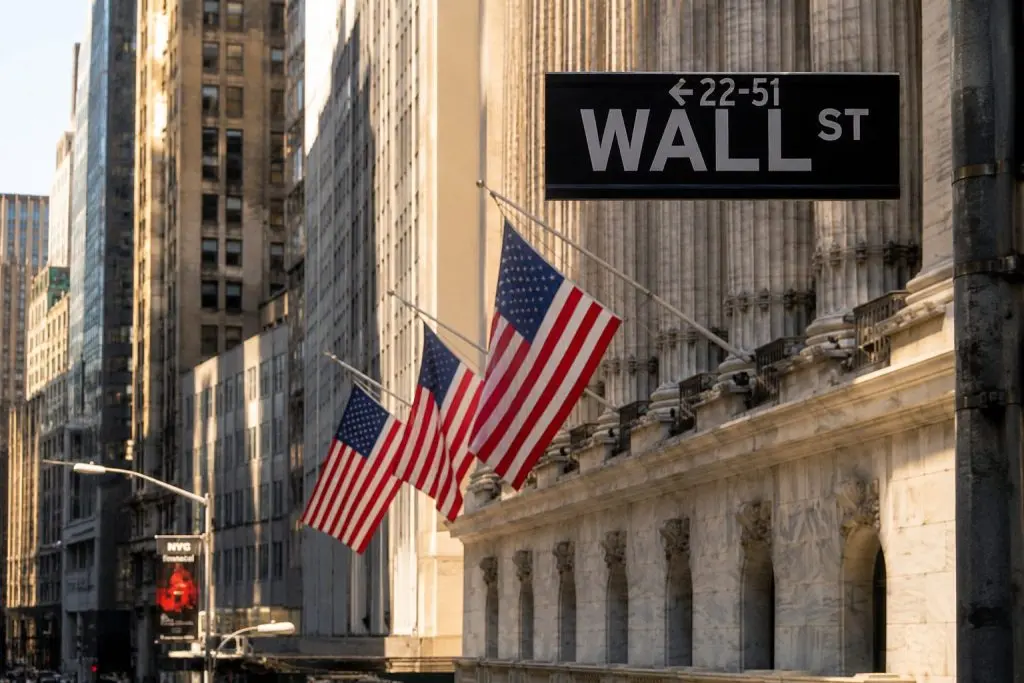 Chip Selloff Trips Up Wall Street’s AI Rally