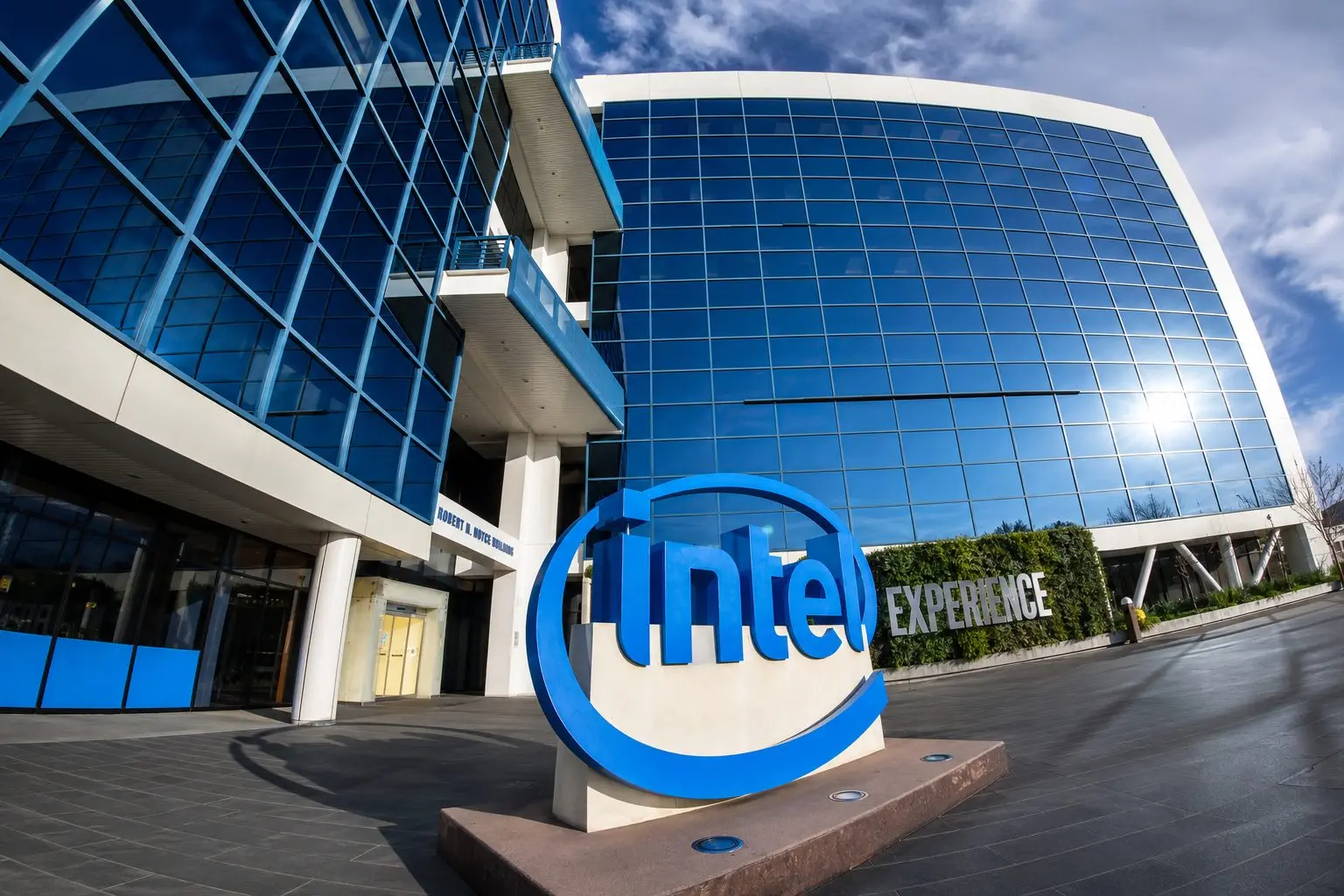 Intel Stock’s Google-Fueled Rally Just Hit a Wall as AI Chip Bets Face a Reality Check