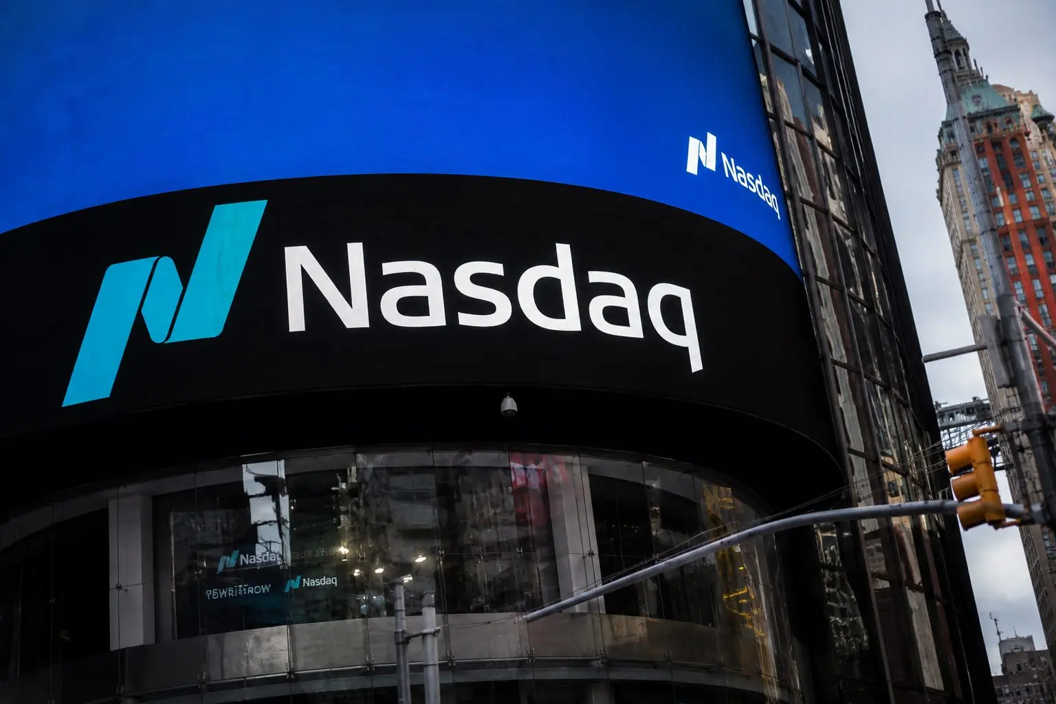 Wall Street on Edge as Nasdaq AI Losses Deepen Before CPI, IPOs