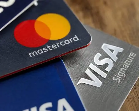 Visa, Mastercard get court win in $38 billion swipe-fee case