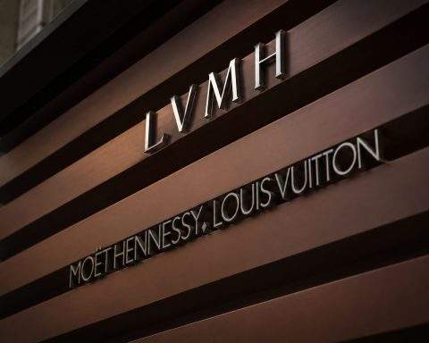 LVMH Drops Following Quick Rally, RBC Still Sees Recovery for Luxury