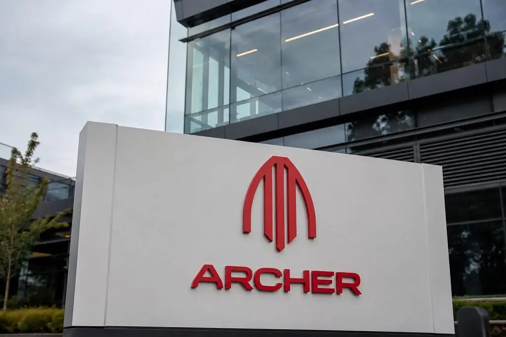 Archer Aviation Stock Falls After ARK Sale as ACHR Bulls Face Fresh eVTOL Test