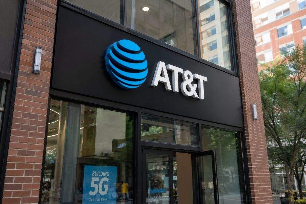 AT&T trades near $22.71 while CFO pushes back on SpaceX challenge to fiber