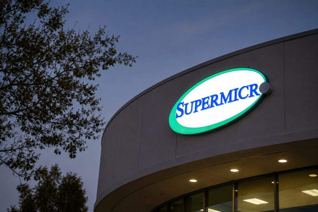 Super Micro Sinks After $7 Billion Raise Despite $39 Billion in AI Server Orders