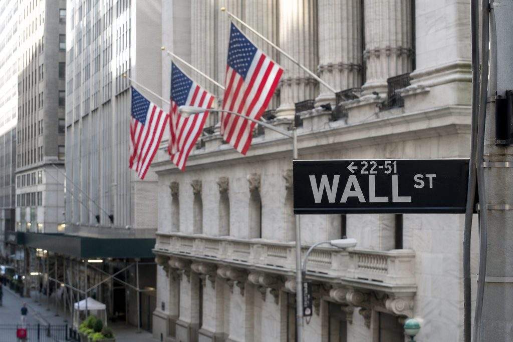 S&P 500 Swings After Hot CPI, AI Names Under Pressure
