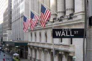 S&P 500 Swings After Hot CPI, AI Names Under Pressure