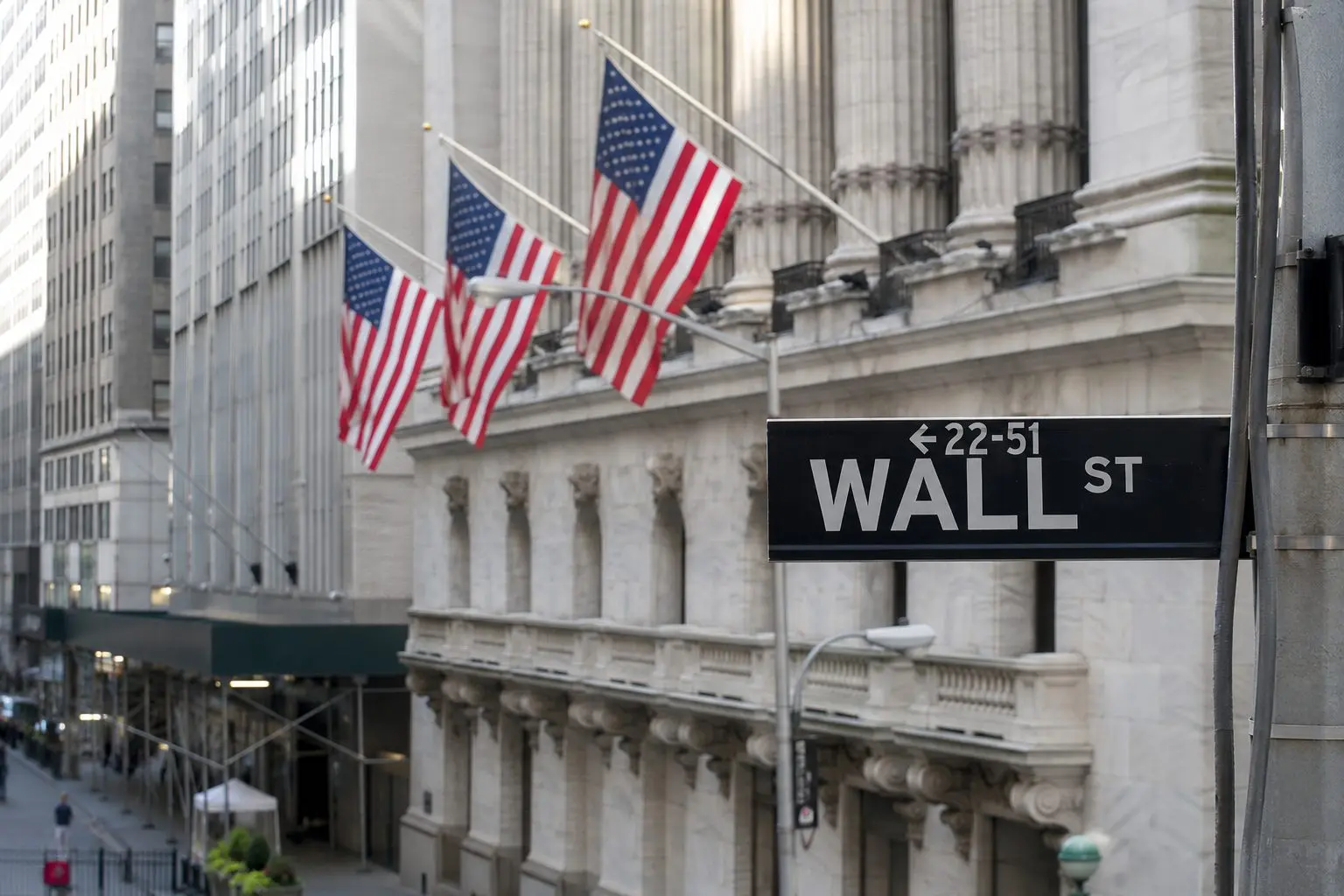 S&P 500 Swings After Hot CPI, AI Names Under Pressure