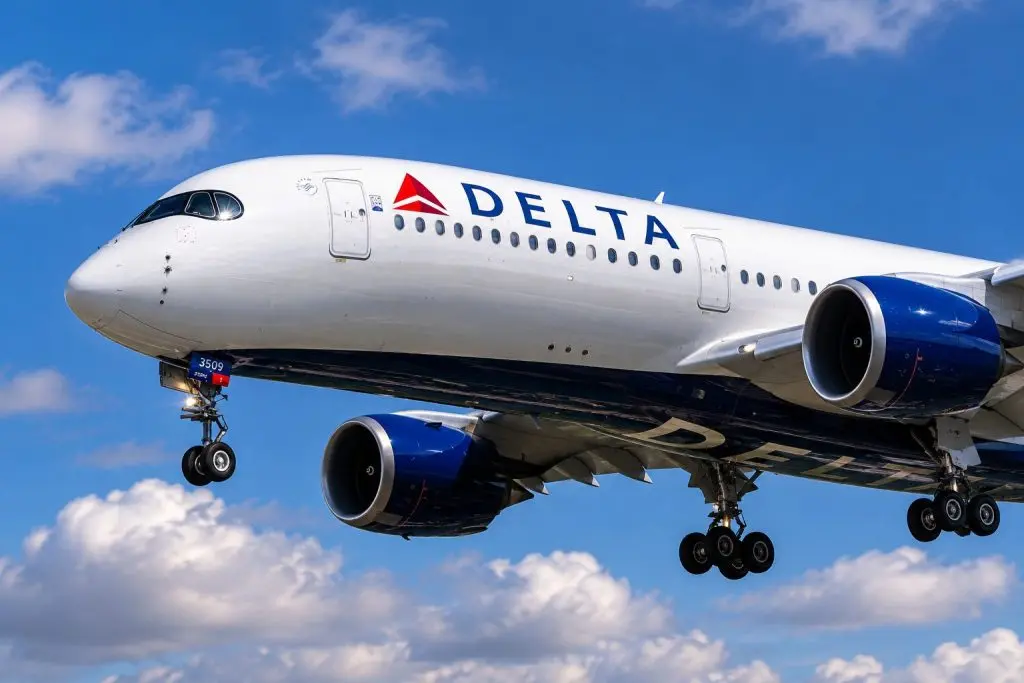 Delta Shares Drop After Fuel Spike Jolts Airline Rally
