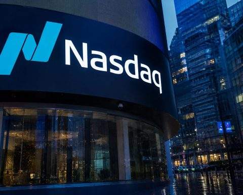 Nasdaq Drops 2% as AI Stocks Feel Pressure