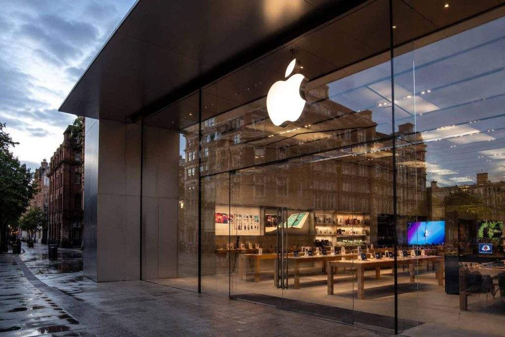 Apple Stock Attempts Bounce After Siri AI Drop as Investors Weigh Upgrades