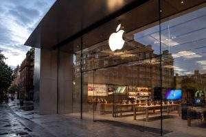 Apple Stock Attempts Bounce After Siri AI Drop as Investors Weigh Upgrades