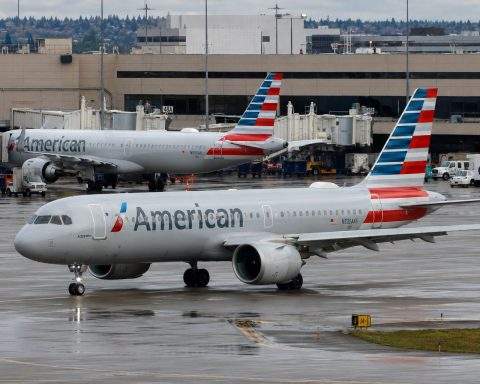 AAL rallies 9% as airline stocks surge and Google inks SAF deal