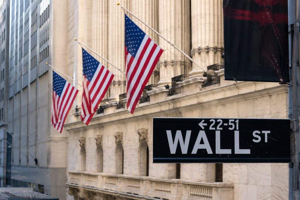 Dow, S&P 500 Futures Tick Up; Oil Slides, SpaceX IPO in Focus