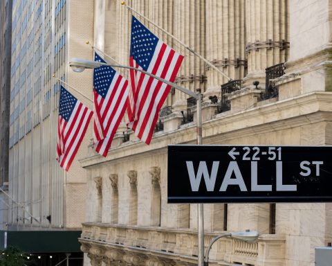Stocks Hit Records as Oil Stirs Worry