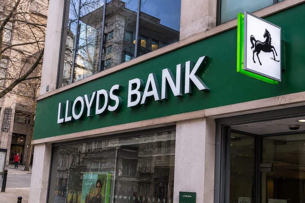 Lloyds Share Price Rises as Buyback, Branch Cuts and July Strategy Update Draw Investor Focus