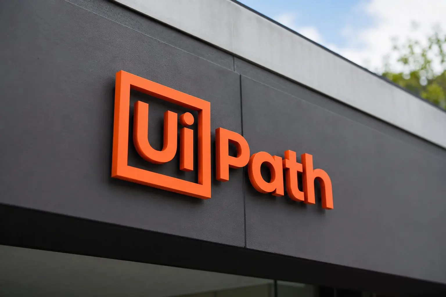 UiPath Stock Near $10: Why PATH Investors Are Split After AI Automation Rally Fades