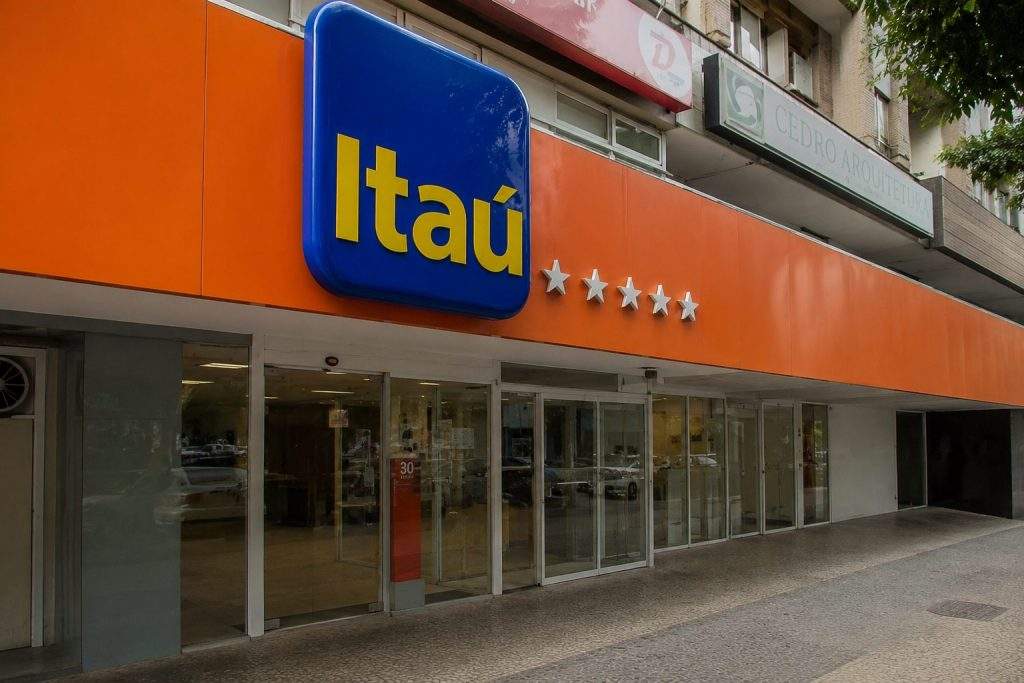 Itaú Unibanco Shares Up After Capital Move, Inflation Figures in Focus