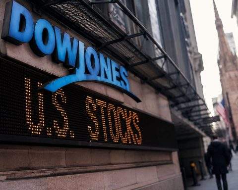 Dow closes up as Iran deal hopes and lower oil prices draw focus
