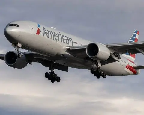 American Airlines extends run as oil slips, routes expand