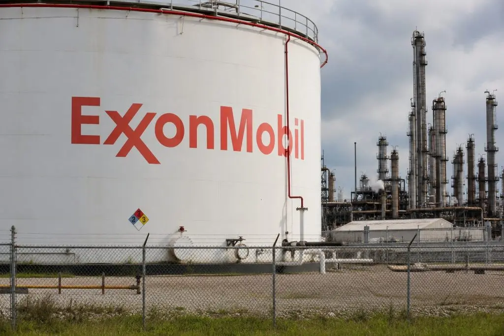 Oil stocks set for weekend as crude drops on Iran deal talk