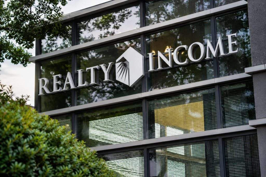 Realty Income Stock Rises as Investors Weigh Monthly Dividend Growth, New Property Deals and Rate Risk
