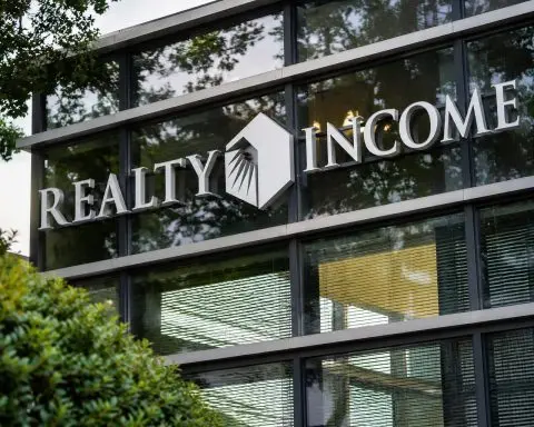 Realty Income Stock Rises as Investors Weigh Monthly Dividend Growth, New Property Deals and Rate Risk