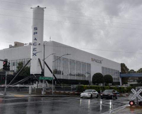 SpaceX IPO Pushes Musk to Trillionaire as Space Stocks Drop