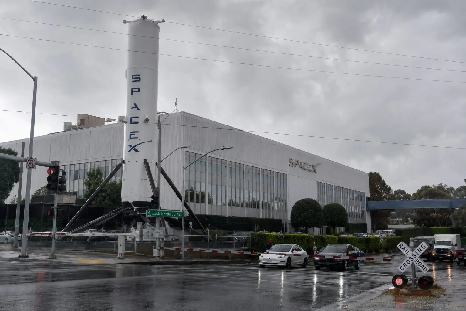 SpaceX IPO Pushes Musk to Trillionaire as Space Stocks Drop