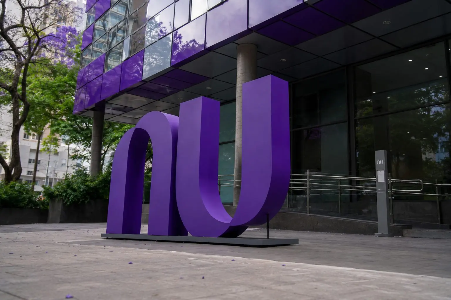 Nu Holdings Stock Steady After Nubank Liquidation Hoax; Buyback Still in Focus