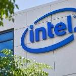 Intel Shares Climb Again on AI Foundry Optimism, Pushing INTC Closer to Highs