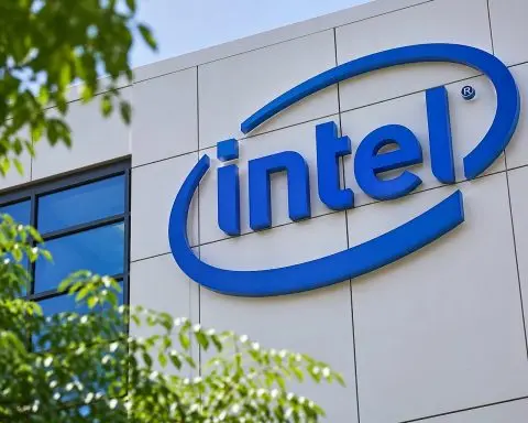 Intel Shares Climb Again on AI Foundry Optimism, Pushing INTC Closer to Highs