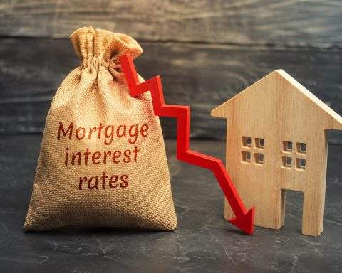 Mortgage Rates Stay Close to Highest Levels Since 2026, Refinance Borrowers Eye Fed